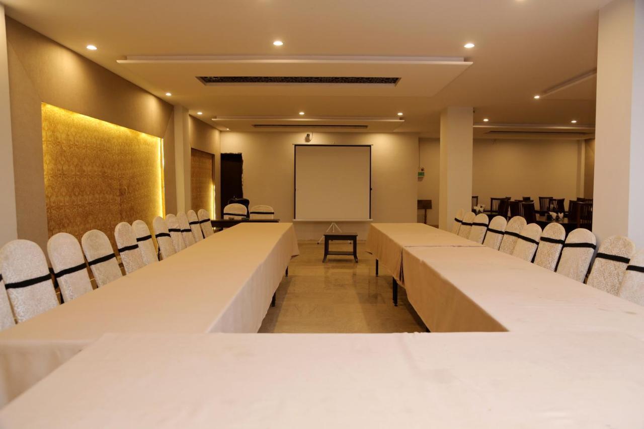 Shelton Hotel Lahore Exterior photo