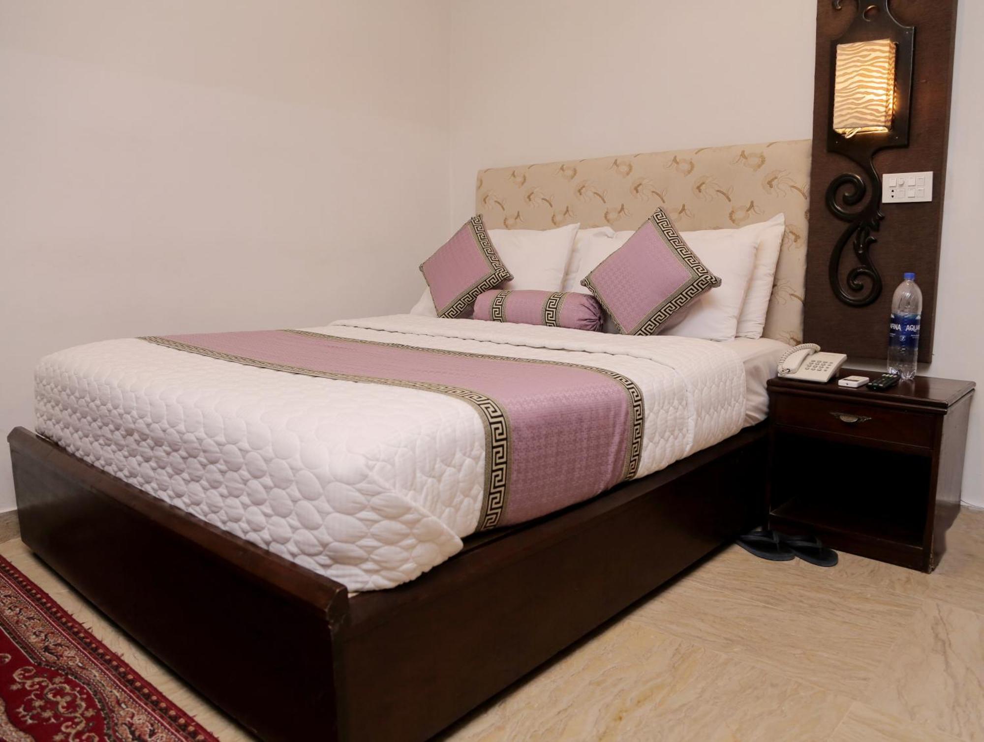 Shelton Hotel Lahore Exterior photo